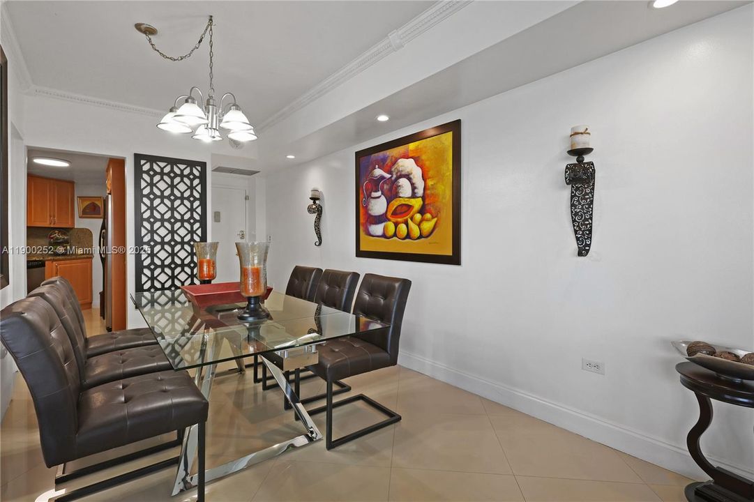 Active With Contract: $3,095 (2 beds, 2 baths, 990 Square Feet)