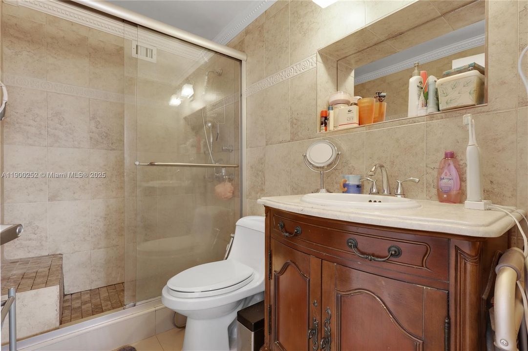 Active With Contract: $3,095 (2 beds, 2 baths, 990 Square Feet)