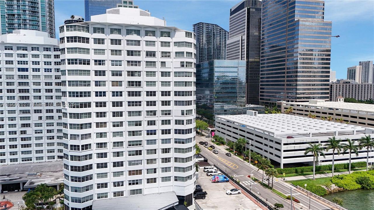 Active With Contract: $3,095 (2 beds, 2 baths, 990 Square Feet)