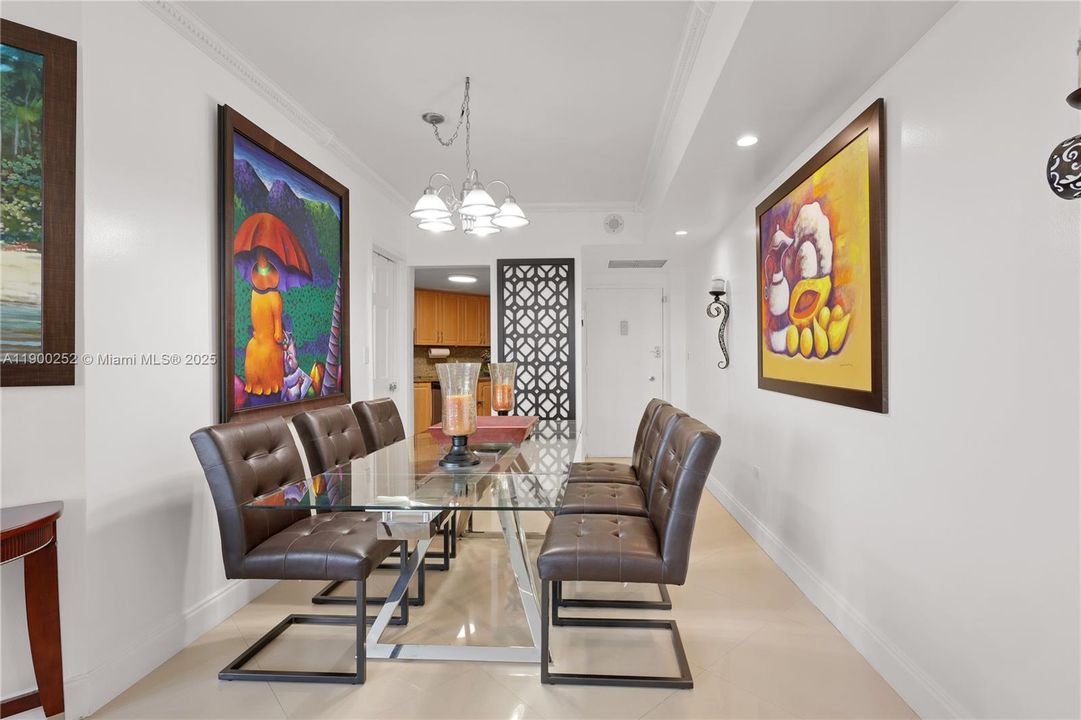 Active With Contract: $3,095 (2 beds, 2 baths, 990 Square Feet)