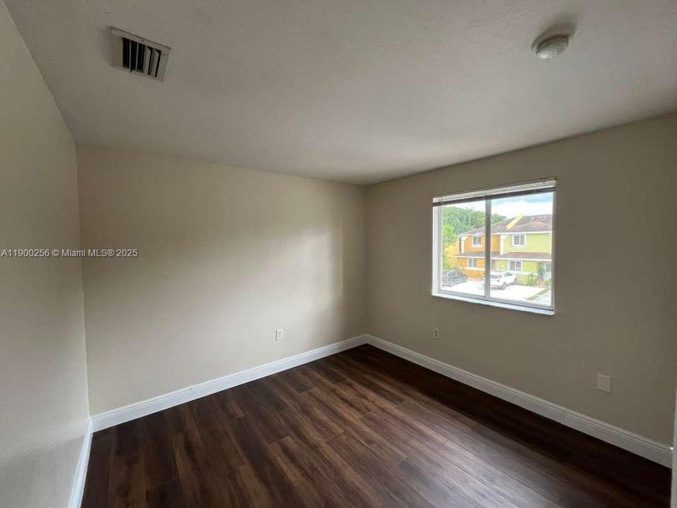 出租: $2,700 (3 贝兹, 2 浴室, 1253 平方英尺)