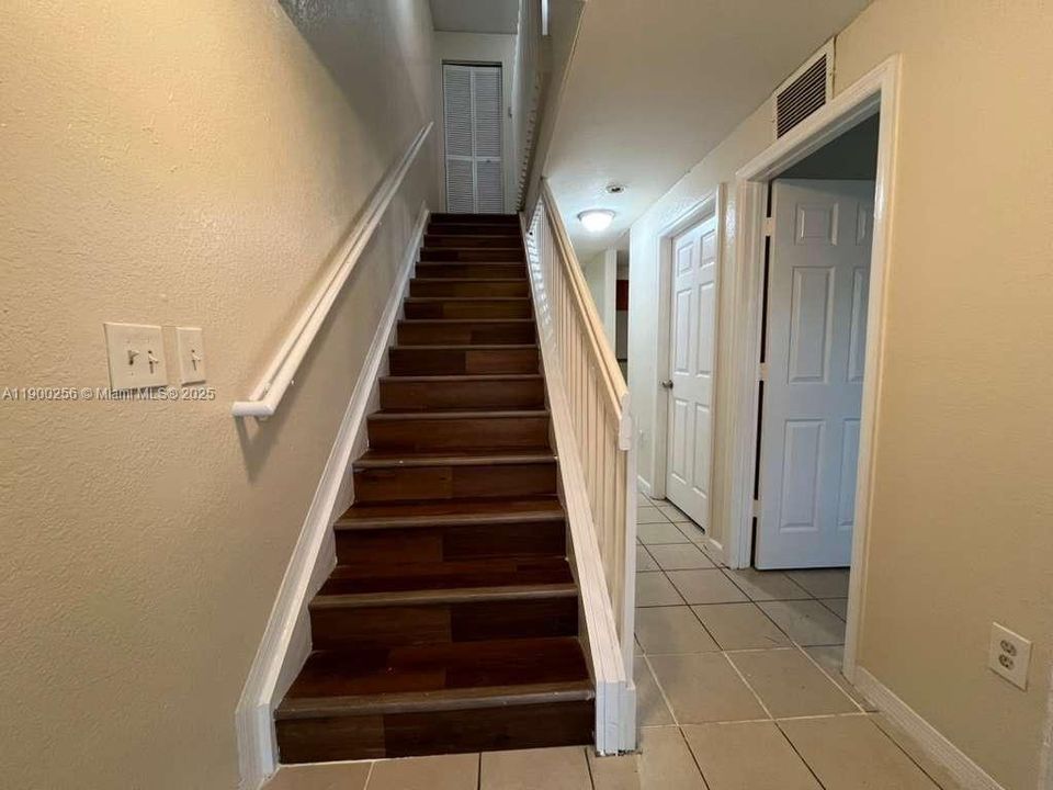 出租: $2,700 (3 贝兹, 2 浴室, 1253 平方英尺)