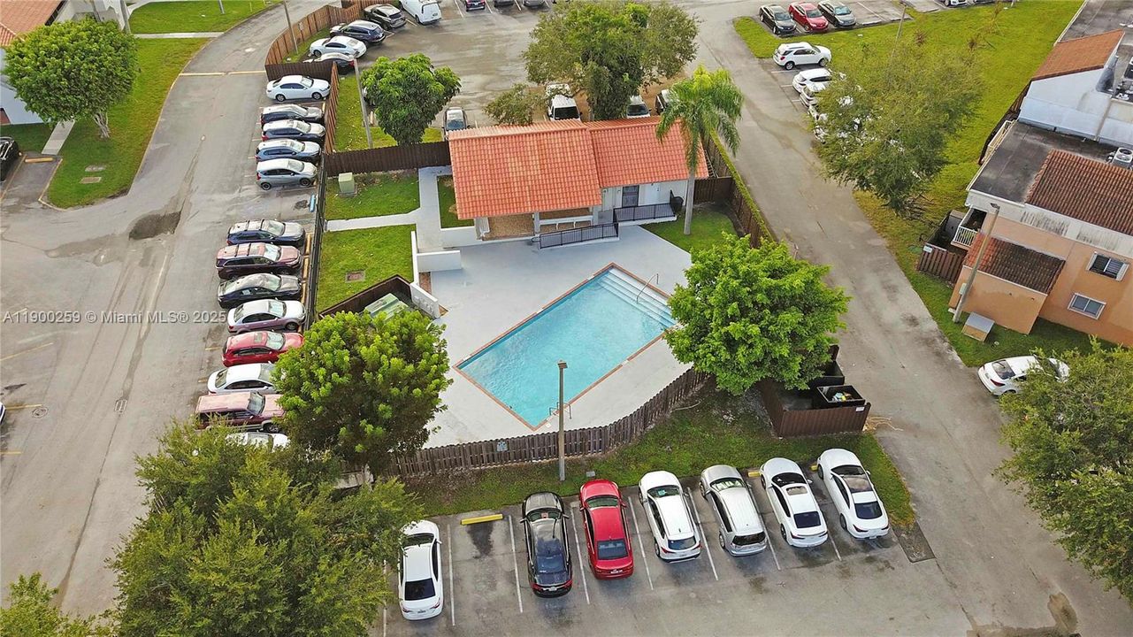 Activo con contrato: $230,000 (1 camas, 1 baños, 700 Pies cuadrados)