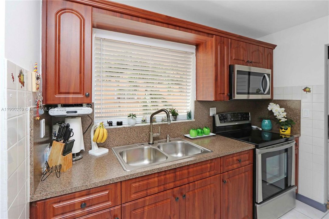 Activo con contrato: $230,000 (1 camas, 1 baños, 700 Pies cuadrados)