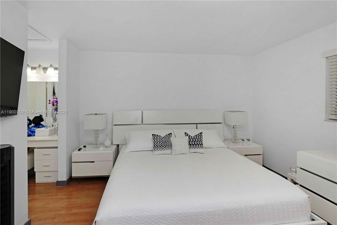 Activo con contrato: $230,000 (1 camas, 1 baños, 700 Pies cuadrados)