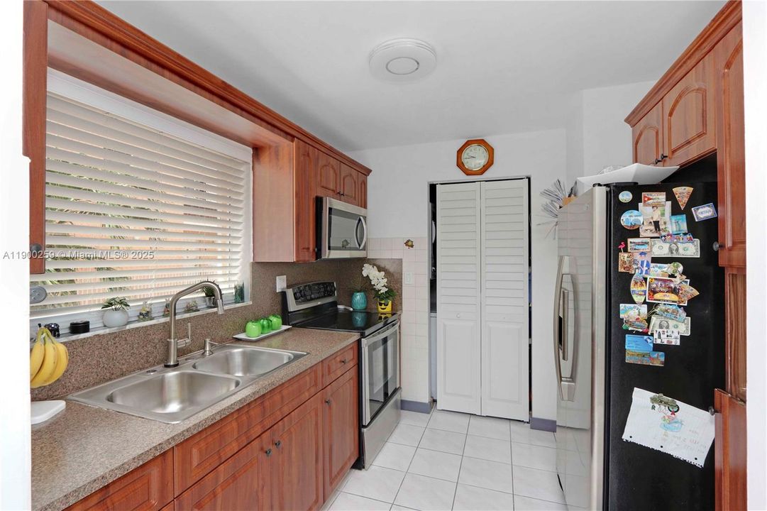 Activo con contrato: $230,000 (1 camas, 1 baños, 700 Pies cuadrados)