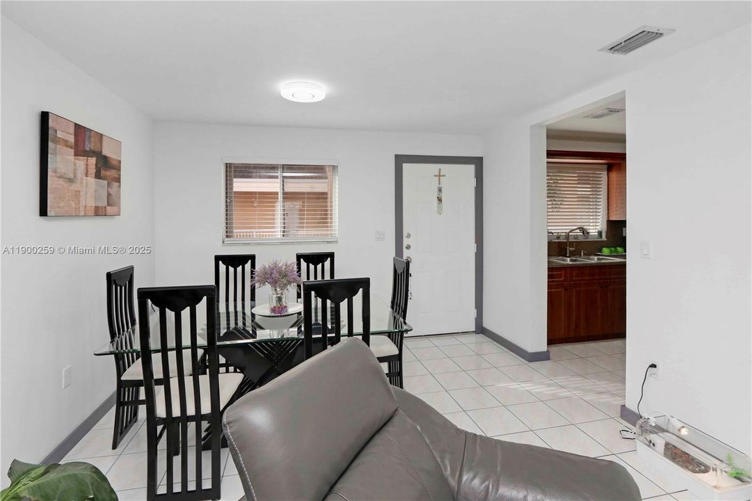 Activo con contrato: $230,000 (1 camas, 1 baños, 700 Pies cuadrados)