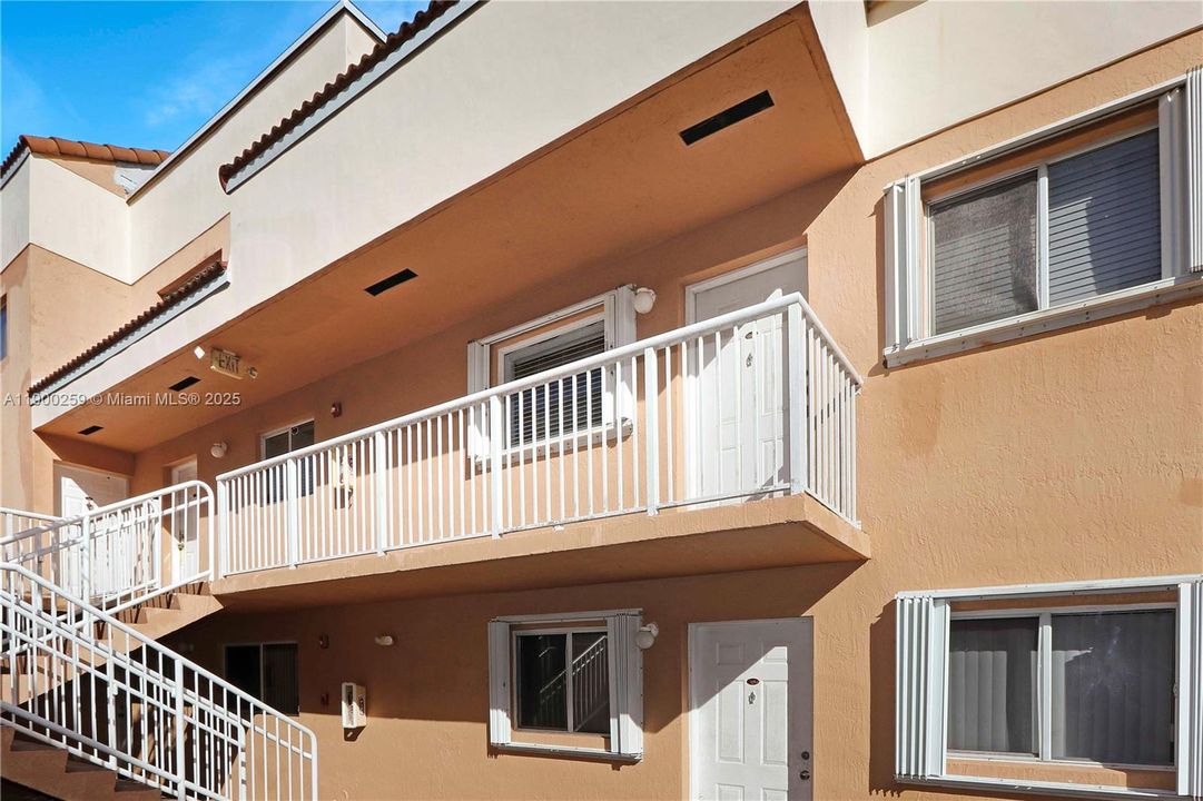 Activo con contrato: $230,000 (1 camas, 1 baños, 700 Pies cuadrados)