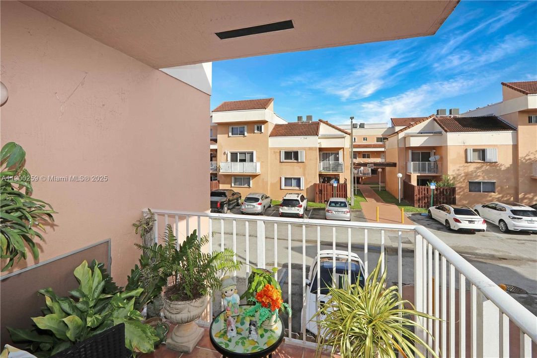 Activo con contrato: $230,000 (1 camas, 1 baños, 700 Pies cuadrados)