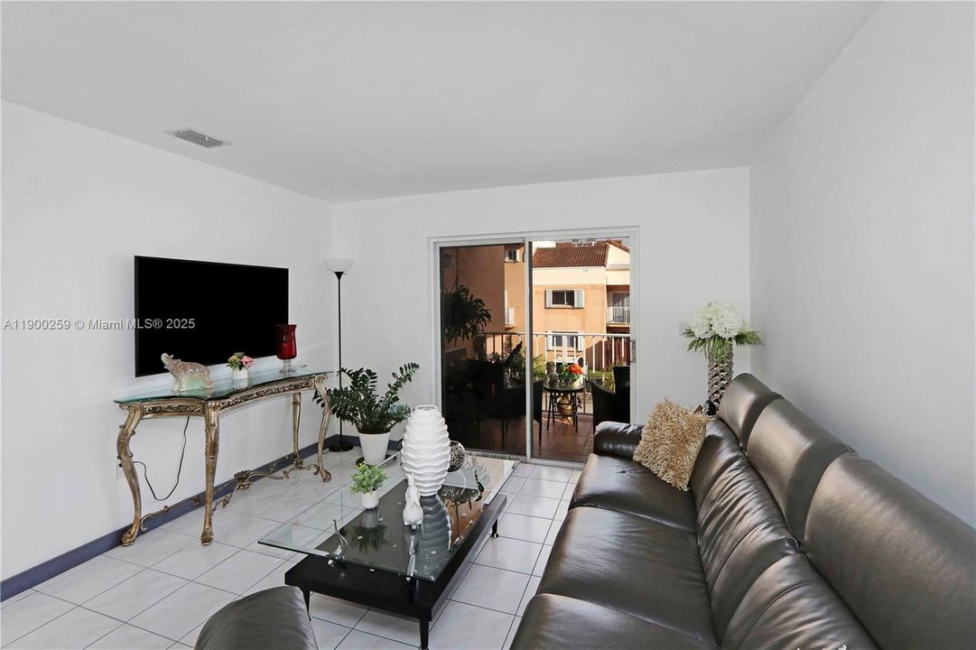 Activo con contrato: $230,000 (1 camas, 1 baños, 700 Pies cuadrados)