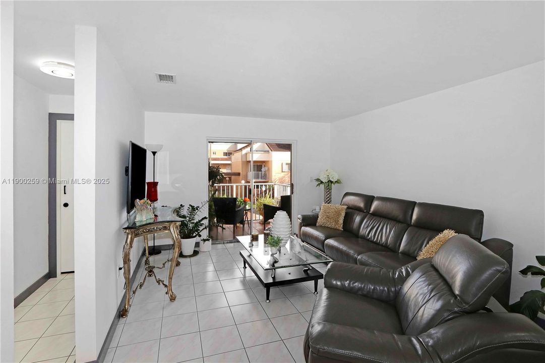 Activo con contrato: $230,000 (1 camas, 1 baños, 700 Pies cuadrados)