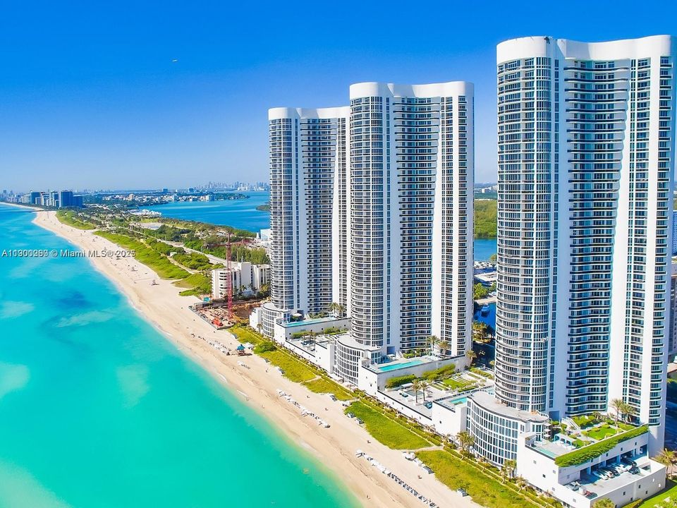 For Rent: $5,800 (2 beds, 2 baths, 1435 Square Feet)