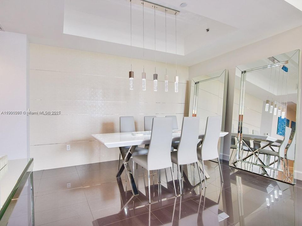 For Rent: $5,800 (2 beds, 2 baths, 1435 Square Feet)