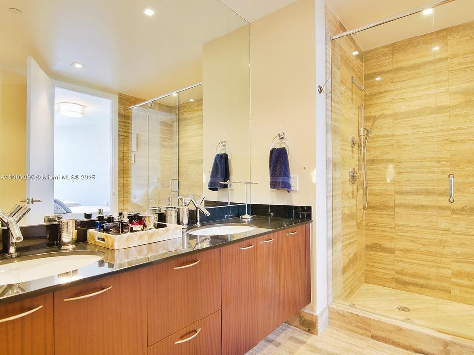 For Rent: $5,800 (2 beds, 2 baths, 1435 Square Feet)