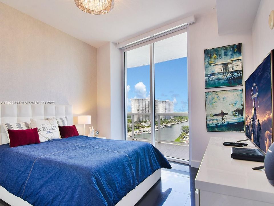 For Rent: $5,800 (2 beds, 2 baths, 1435 Square Feet)