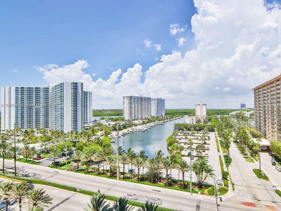 For Rent: $5,800 (2 beds, 2 baths, 1435 Square Feet)