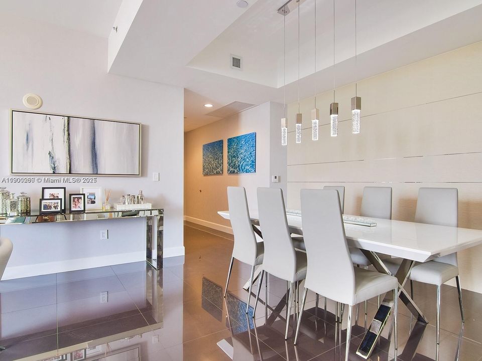 For Rent: $5,800 (2 beds, 2 baths, 1435 Square Feet)