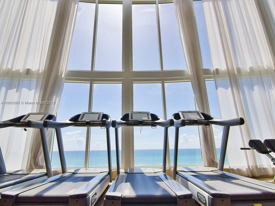 For Rent: $5,800 (2 beds, 2 baths, 1435 Square Feet)