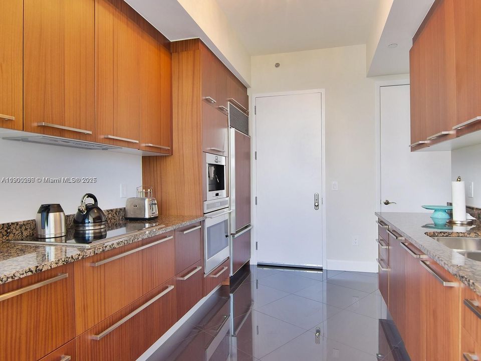 For Rent: $5,800 (2 beds, 2 baths, 1435 Square Feet)