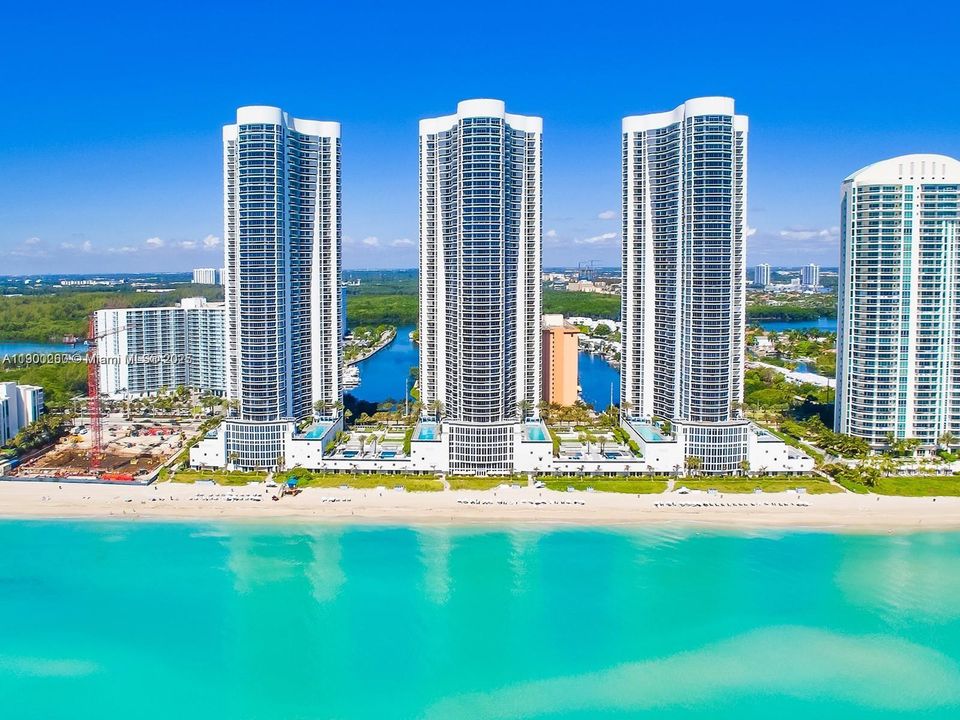 For Rent: $5,800 (2 beds, 2 baths, 1435 Square Feet)