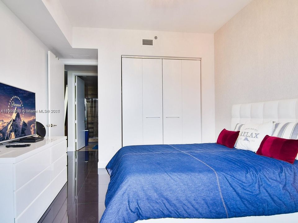 For Rent: $5,800 (2 beds, 2 baths, 1435 Square Feet)