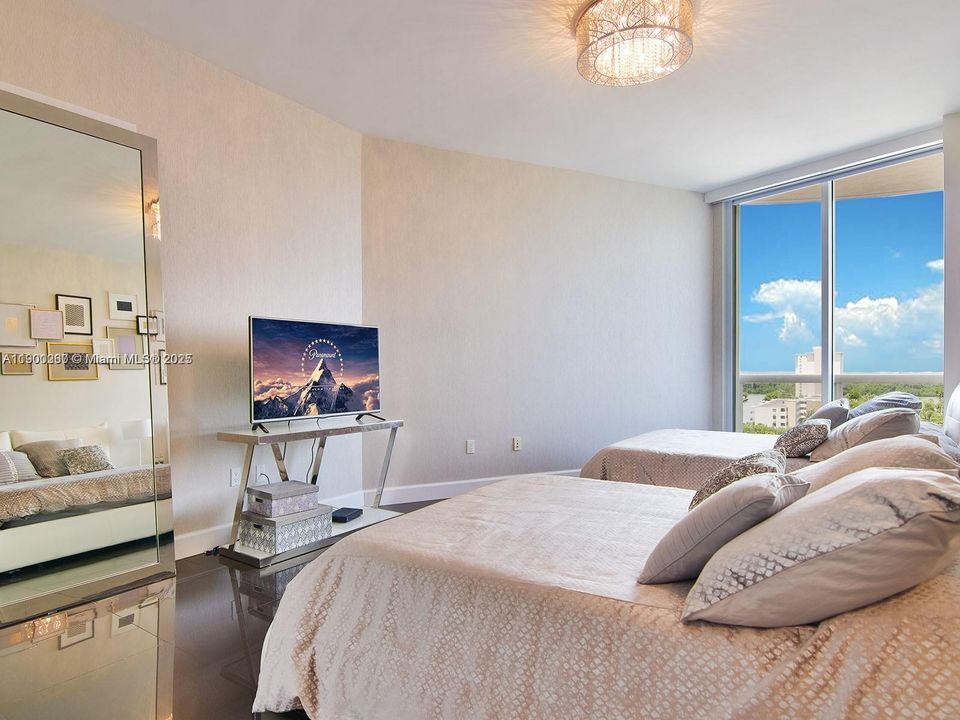 For Rent: $5,800 (2 beds, 2 baths, 1435 Square Feet)