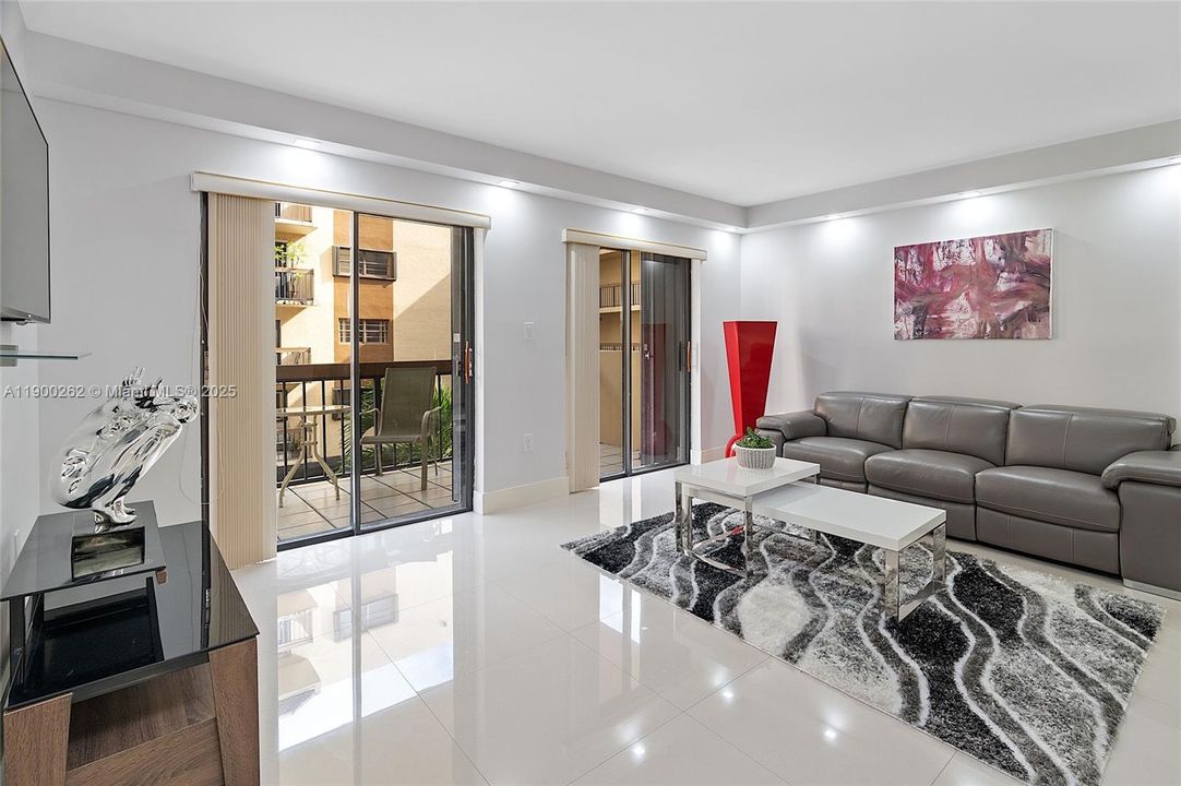 Recently Rented: $2,200 (2 beds, 2 baths, 848 Square Feet)