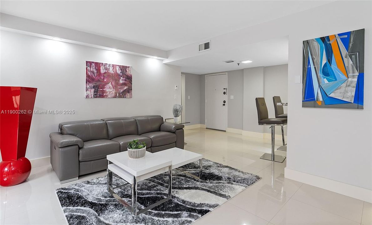 Recently Rented: $2,200 (2 beds, 2 baths, 848 Square Feet)