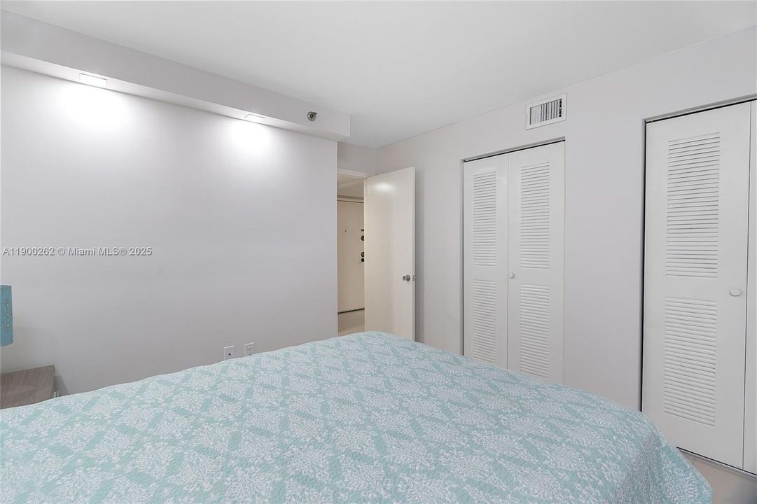 Recently Rented: $2,200 (2 beds, 2 baths, 848 Square Feet)