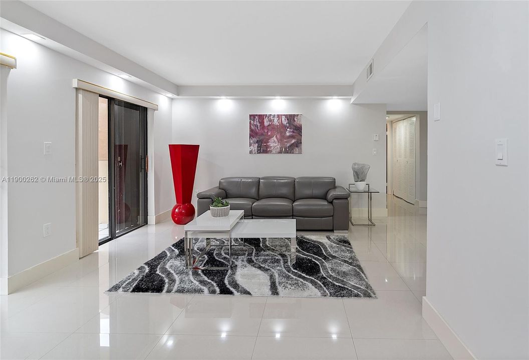 Recently Rented: $2,200 (2 beds, 2 baths, 848 Square Feet)