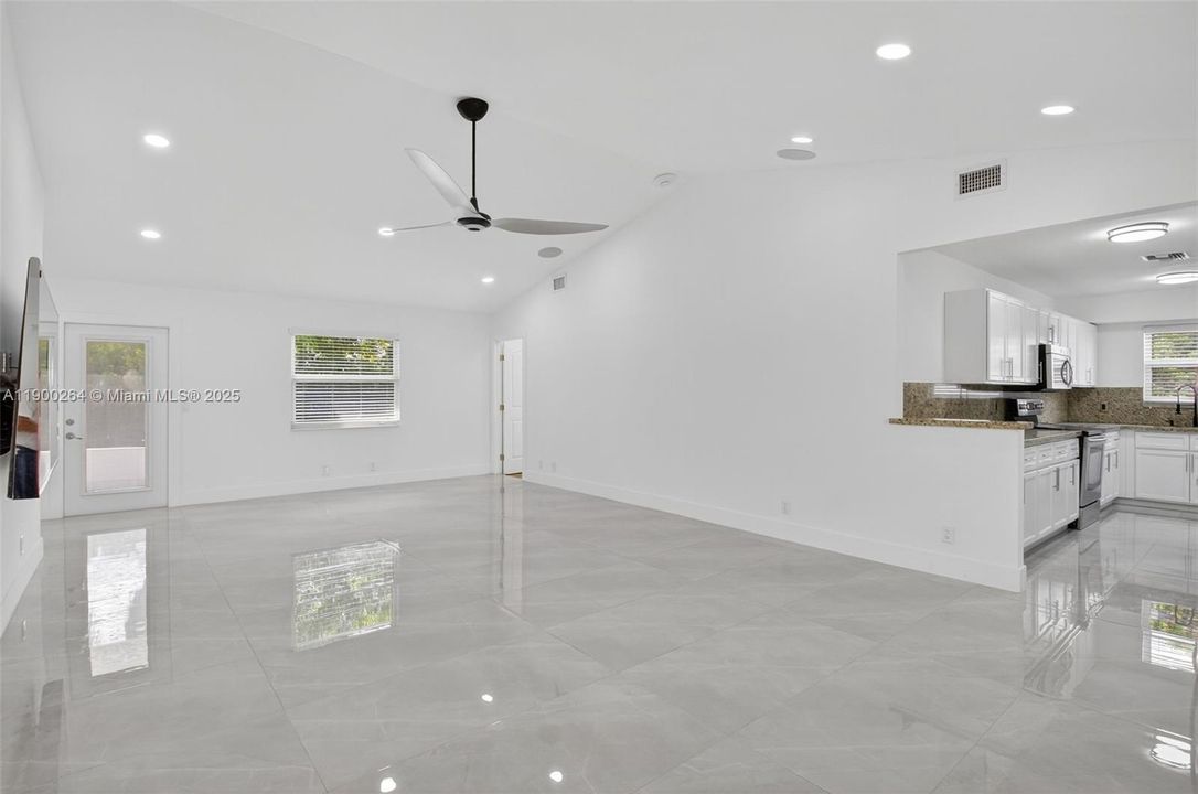 Active With Contract: $3,500 (3 beds, 2 baths, 1304 Square Feet)