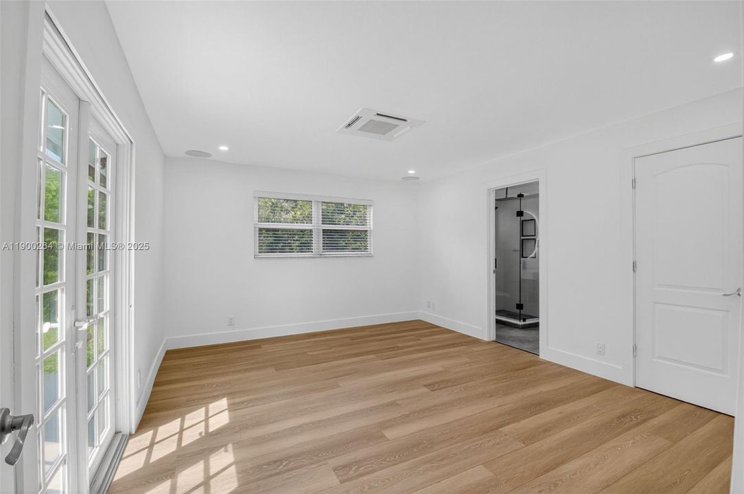 Active With Contract: $3,500 (3 beds, 2 baths, 1304 Square Feet)