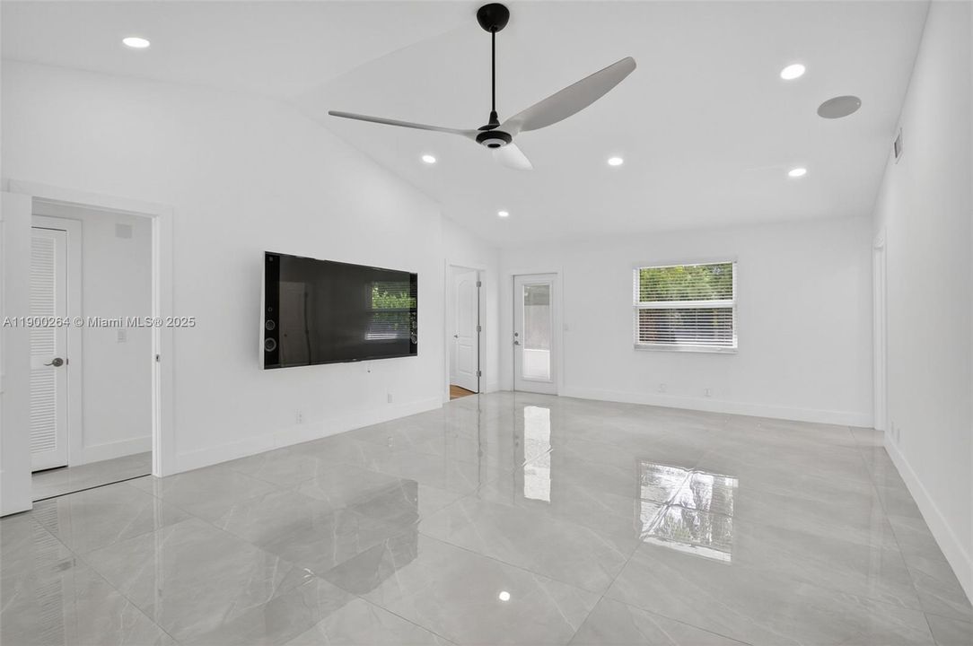 Active With Contract: $3,500 (3 beds, 2 baths, 1304 Square Feet)