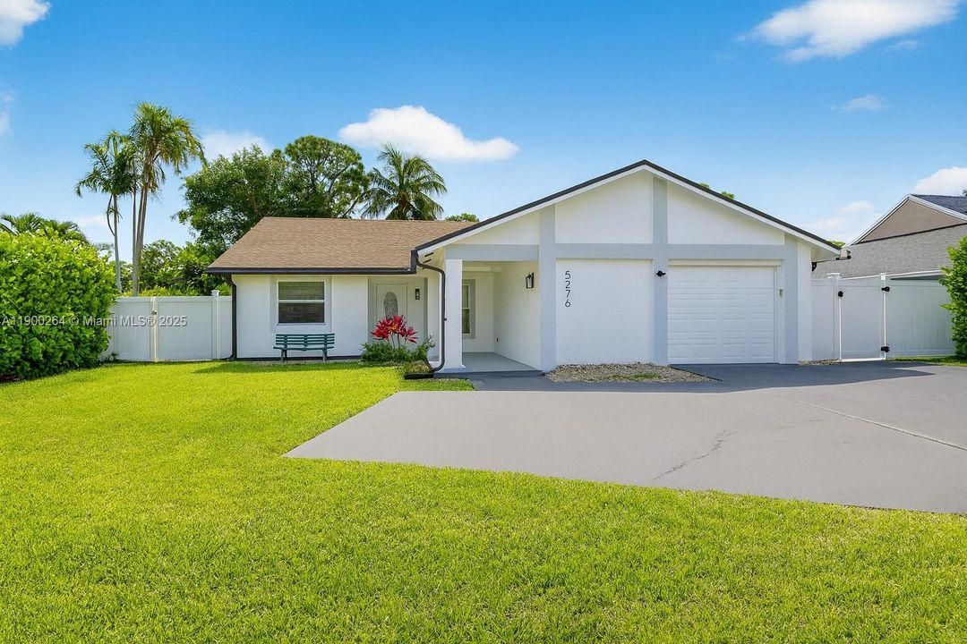 Active With Contract: $3,500 (3 beds, 2 baths, 1304 Square Feet)