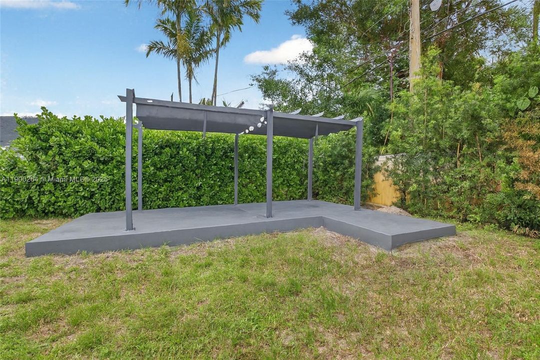 Active With Contract: $3,500 (3 beds, 2 baths, 1304 Square Feet)