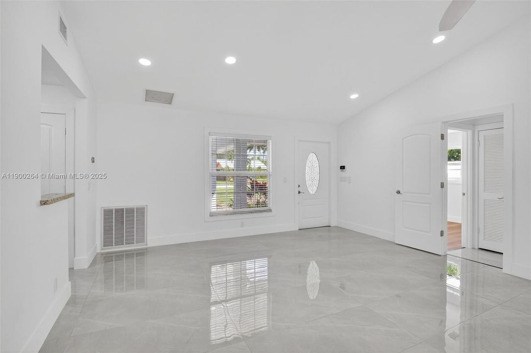 Active With Contract: $3,500 (3 beds, 2 baths, 1304 Square Feet)