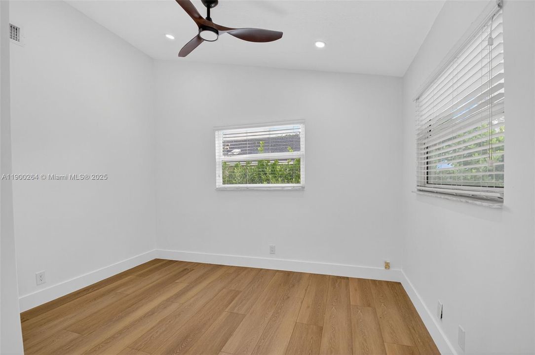 Active With Contract: $3,500 (3 beds, 2 baths, 1304 Square Feet)