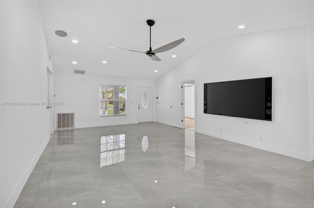 Active With Contract: $3,500 (3 beds, 2 baths, 1304 Square Feet)