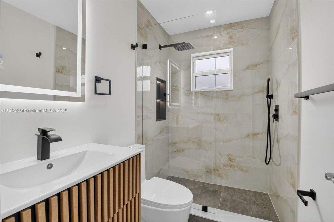 Active With Contract: $3,500 (3 beds, 2 baths, 1304 Square Feet)