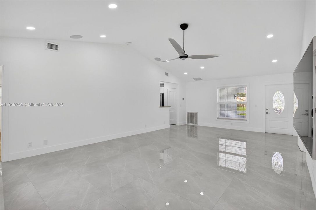 Active With Contract: $3,500 (3 beds, 2 baths, 1304 Square Feet)