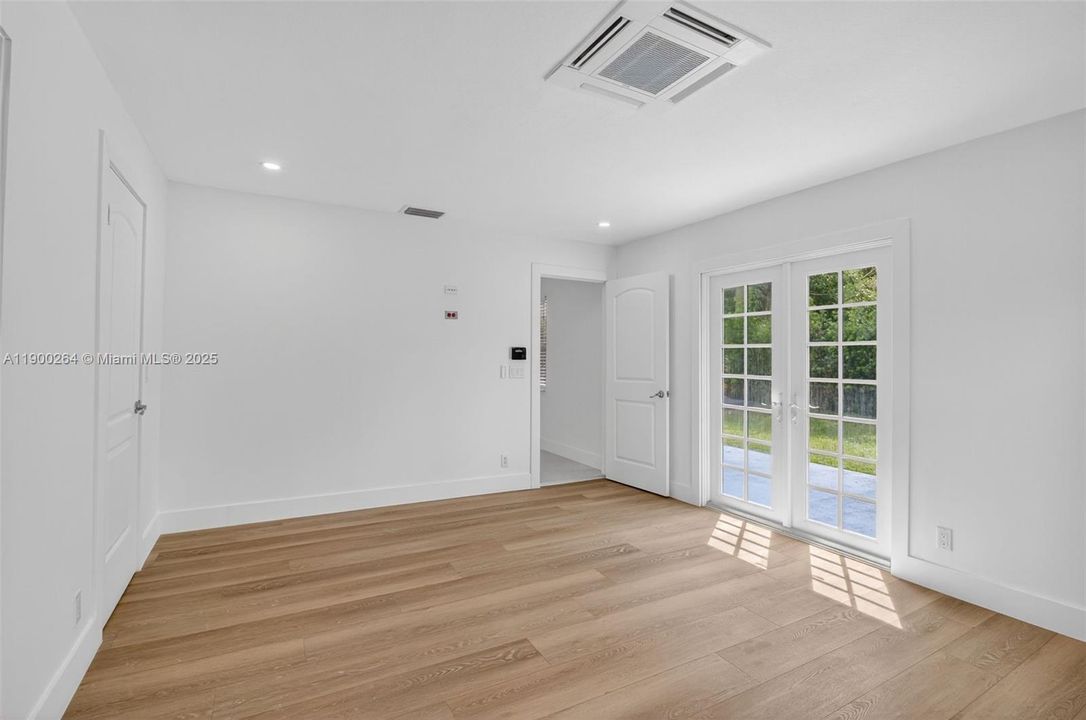 Active With Contract: $3,500 (3 beds, 2 baths, 1304 Square Feet)