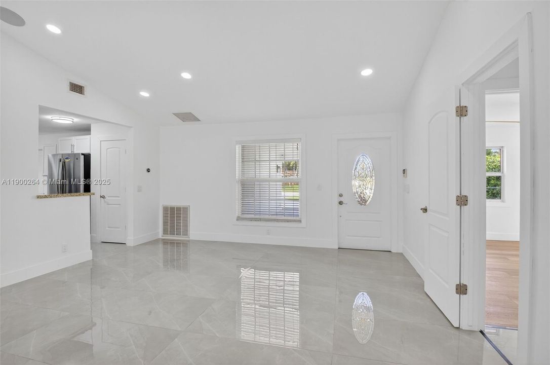 Active With Contract: $3,500 (3 beds, 2 baths, 1304 Square Feet)