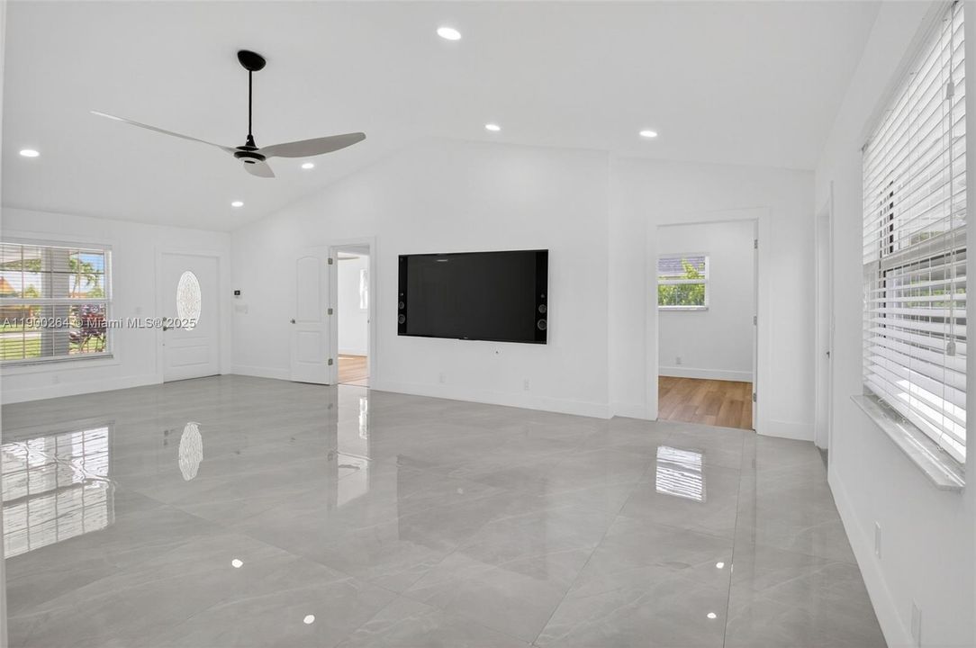 Active With Contract: $3,500 (3 beds, 2 baths, 1304 Square Feet)