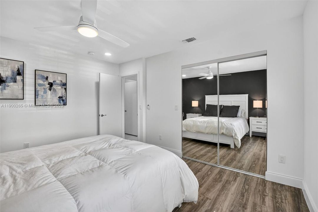 Active With Contract: $309,000 (2 beds, 2 baths, 1216 Square Feet)