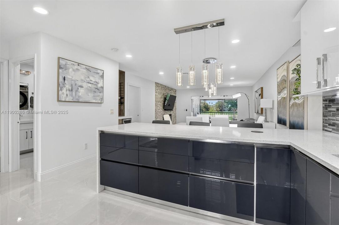 Active With Contract: $309,000 (2 beds, 2 baths, 1216 Square Feet)