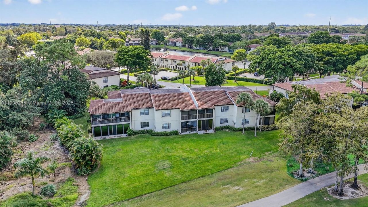 Active With Contract: $309,000 (2 beds, 2 baths, 1216 Square Feet)