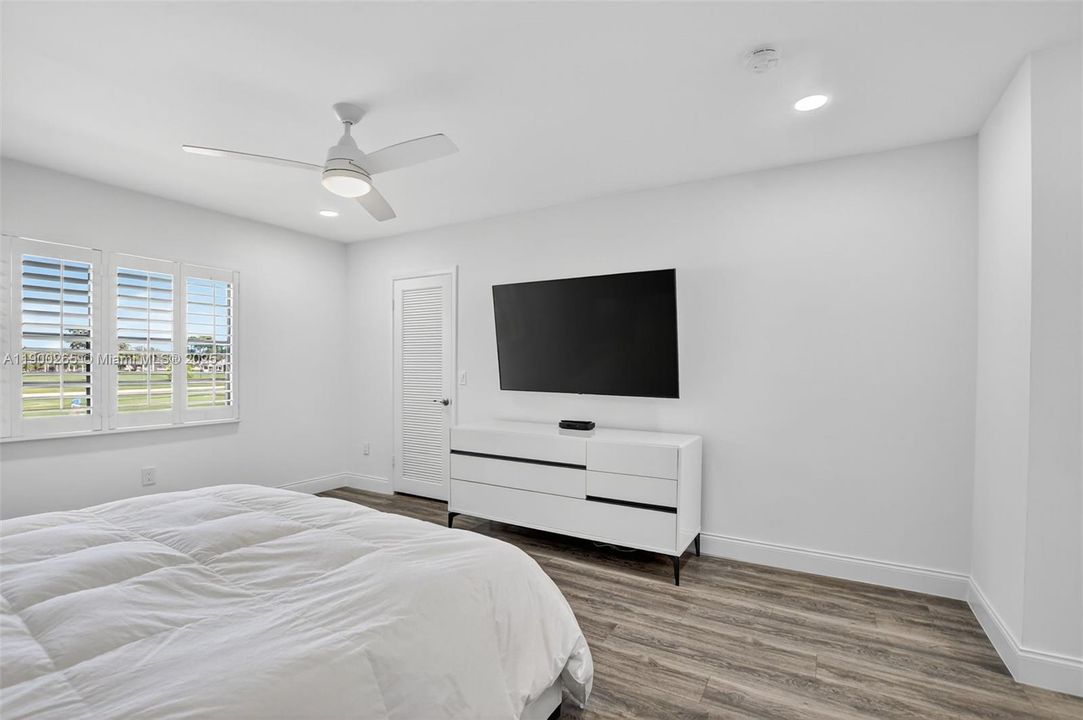 Active With Contract: $309,000 (2 beds, 2 baths, 1216 Square Feet)