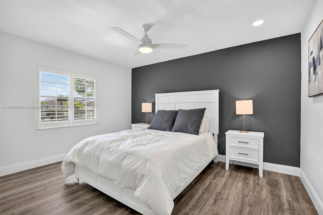 Active With Contract: $309,000 (2 beds, 2 baths, 1216 Square Feet)