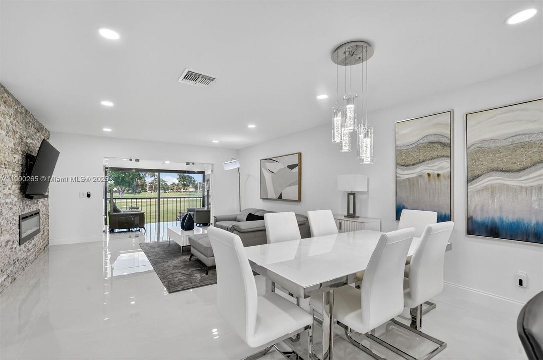 Active With Contract: $309,000 (2 beds, 2 baths, 1216 Square Feet)