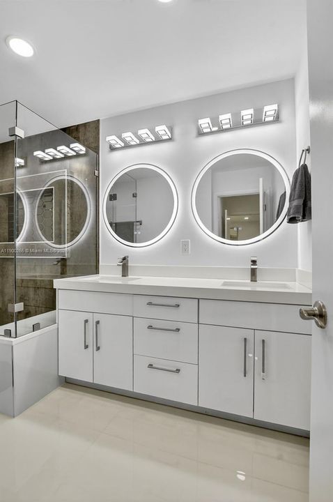 Active With Contract: $309,000 (2 beds, 2 baths, 1216 Square Feet)